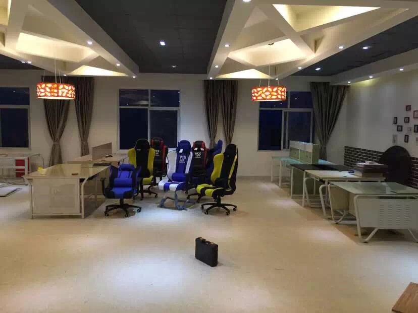 一偉網咖-騰方PVC石塑片材地板