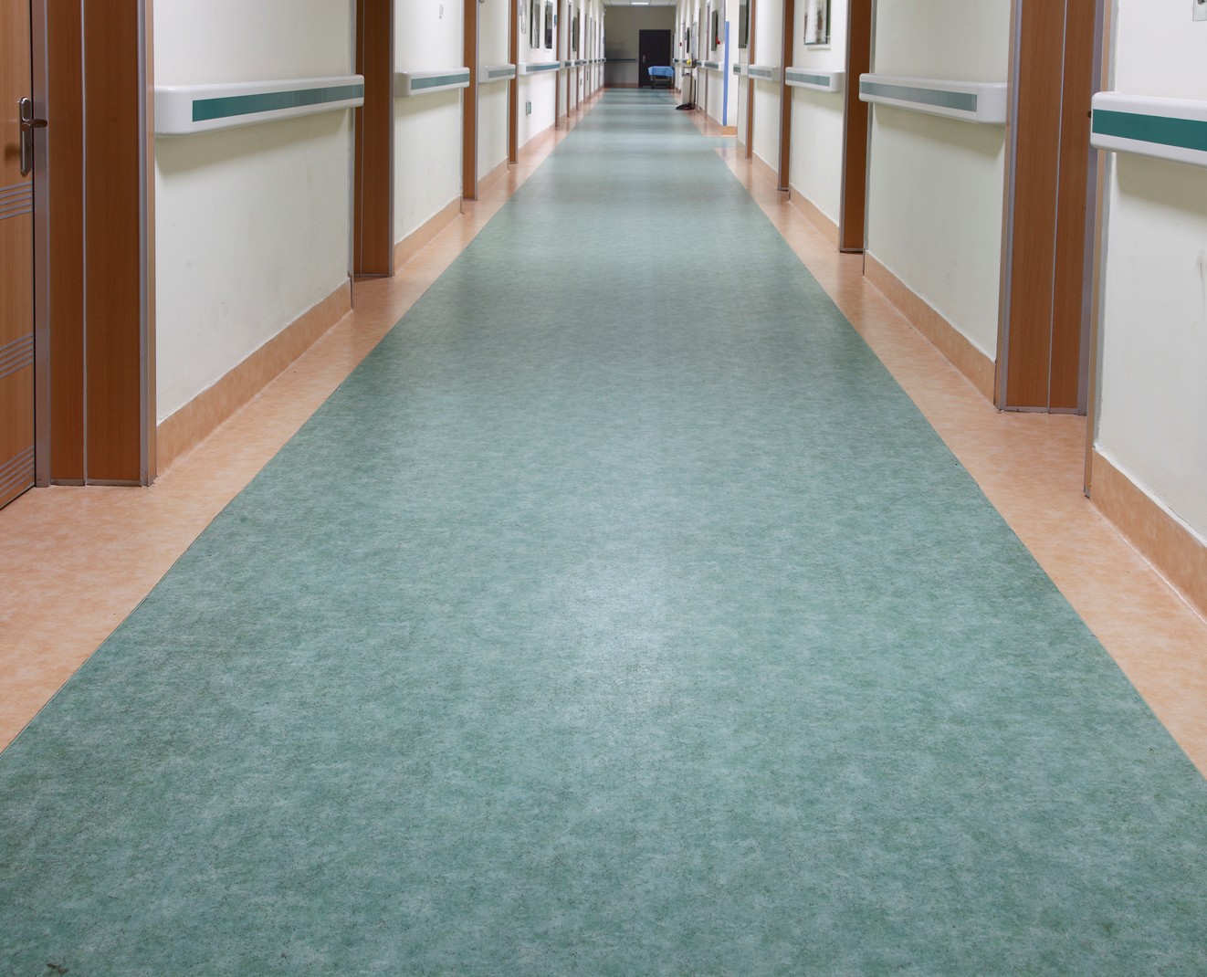 騰方告訴你為什么劣質PVC地板氣味大？