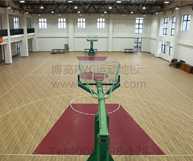 騰方籃球場(chǎng)運(yùn)動(dòng)地膠為高中籃球聯(lián)賽歡呼吶喊