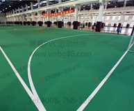 選用專業(yè)足球運(yùn)動(dòng)地膠，不要形式主義