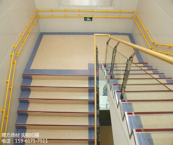 PVC地板施工工藝中膠水的運用