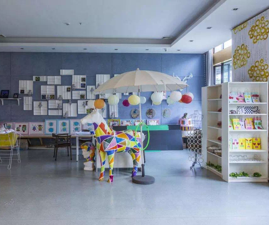 孩子第一所校園選擇環保放心的騰方幼兒園專用塑膠地板