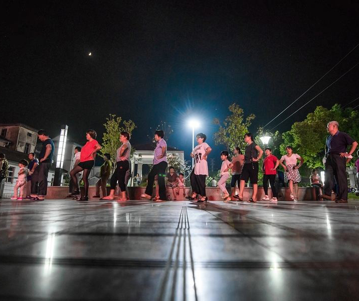 舞蹈地板讓室內(nèi)廣場(chǎng)舞“炫”起來(lái)!