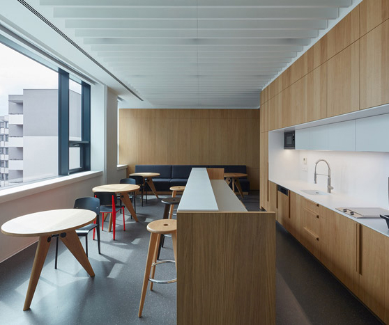 坐久了得頸椎病？辦公室運動地膠鋪起來，大家一起動一動！