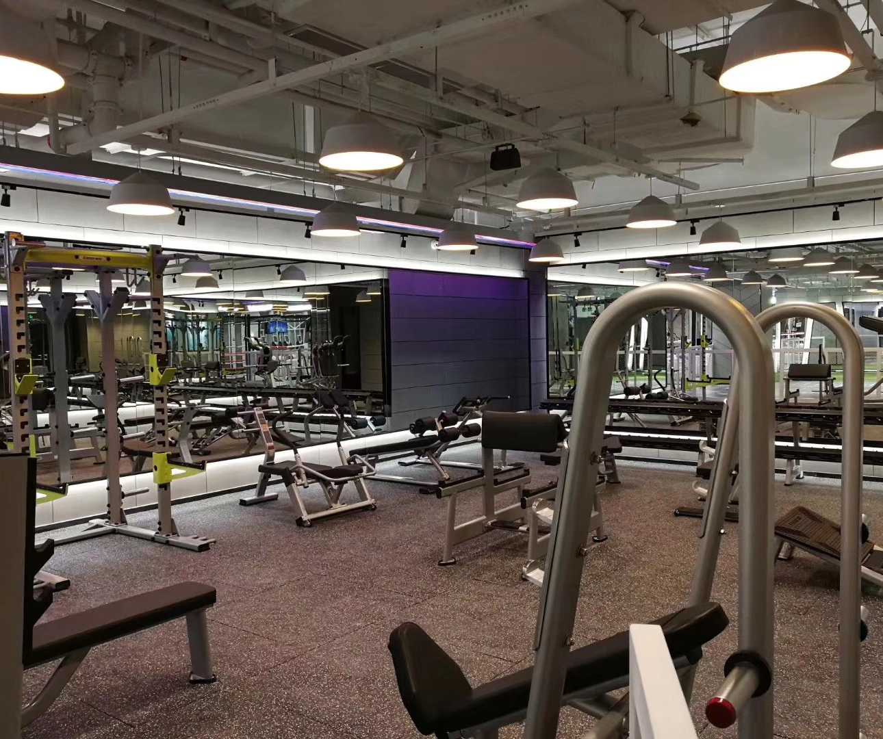 28歲，想要開一間健身房，地面鋪什么材料？