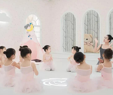 案例賞析|舞蹈室PVC地膠板，讓孩子愛上早教培訓！