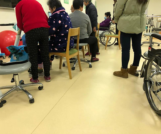 騰方防滑PVC塑膠地板，減少意外滑倒