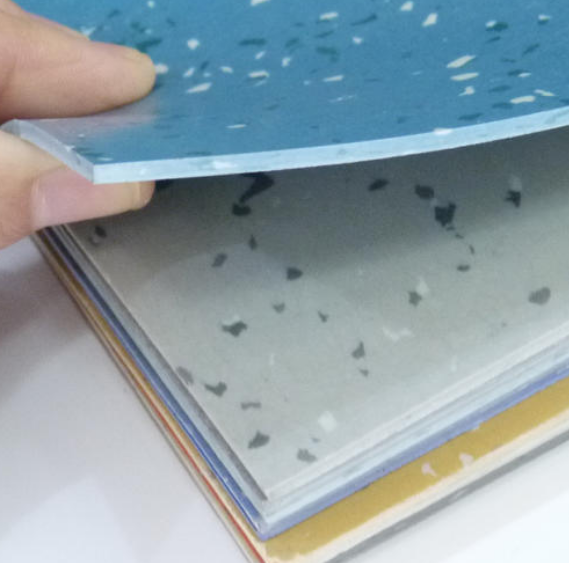 PVC地板中UV處理和PUR處理有什么不同?