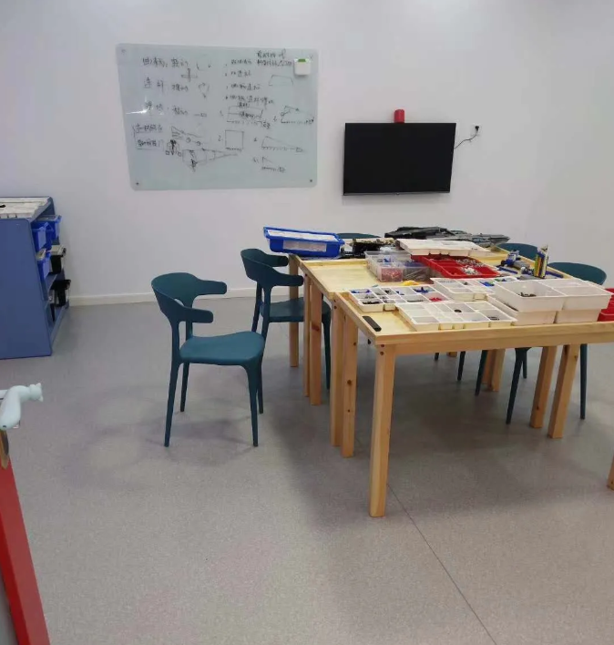 PVC塑膠地板跟木地板的有什么區(qū)別呢?