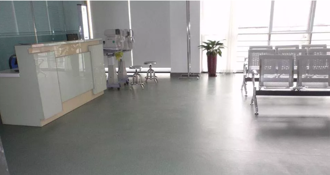 PVC全同質(zhì)透心地板和半同質(zhì)透心地板哪里不同?