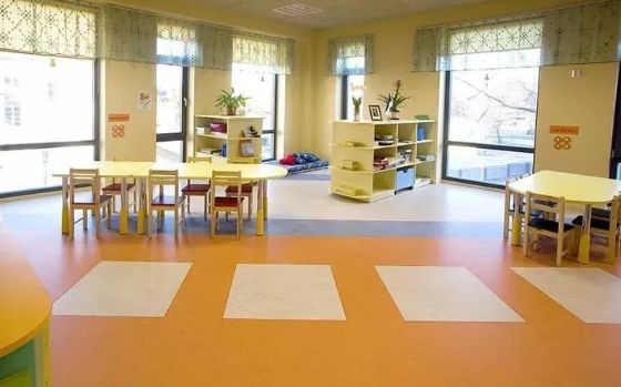 為什么對幼兒園的地面裝修而言,PVC塑膠地板是首選