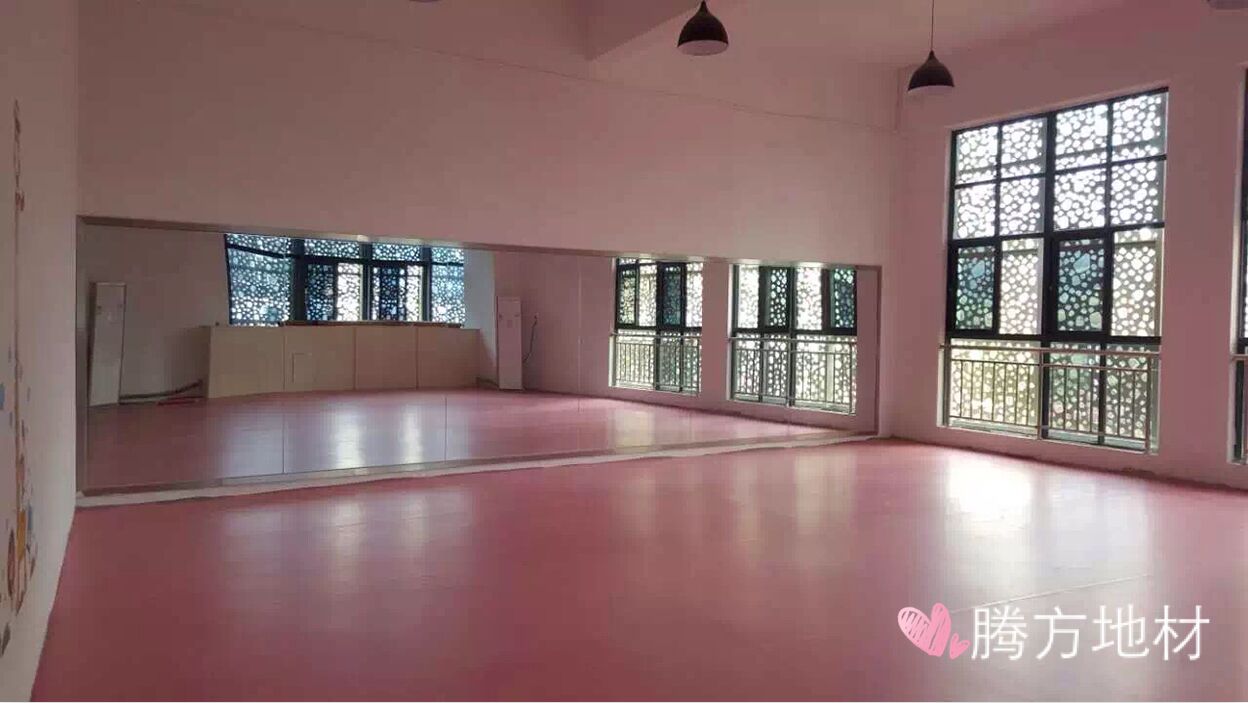 舞蹈pvc地板生產廠家該如何選擇【騰方PVC地板】