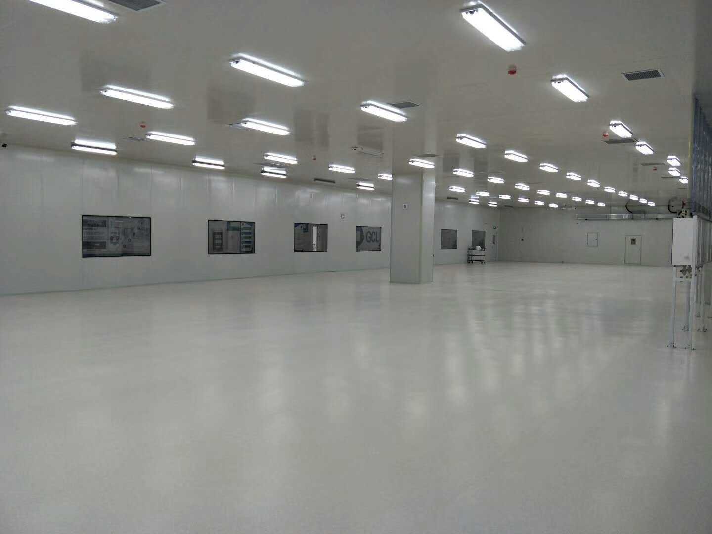 凈化車(chē)間鋪設(shè)塑膠地板應(yīng)該考慮哪幾個(gè)方面？【騰方PVC地板】